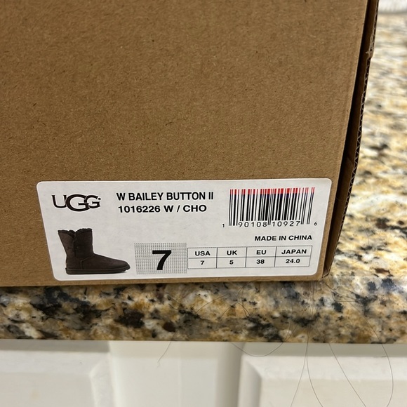 Women Ugg Bailey boots - Picture 5 of 5